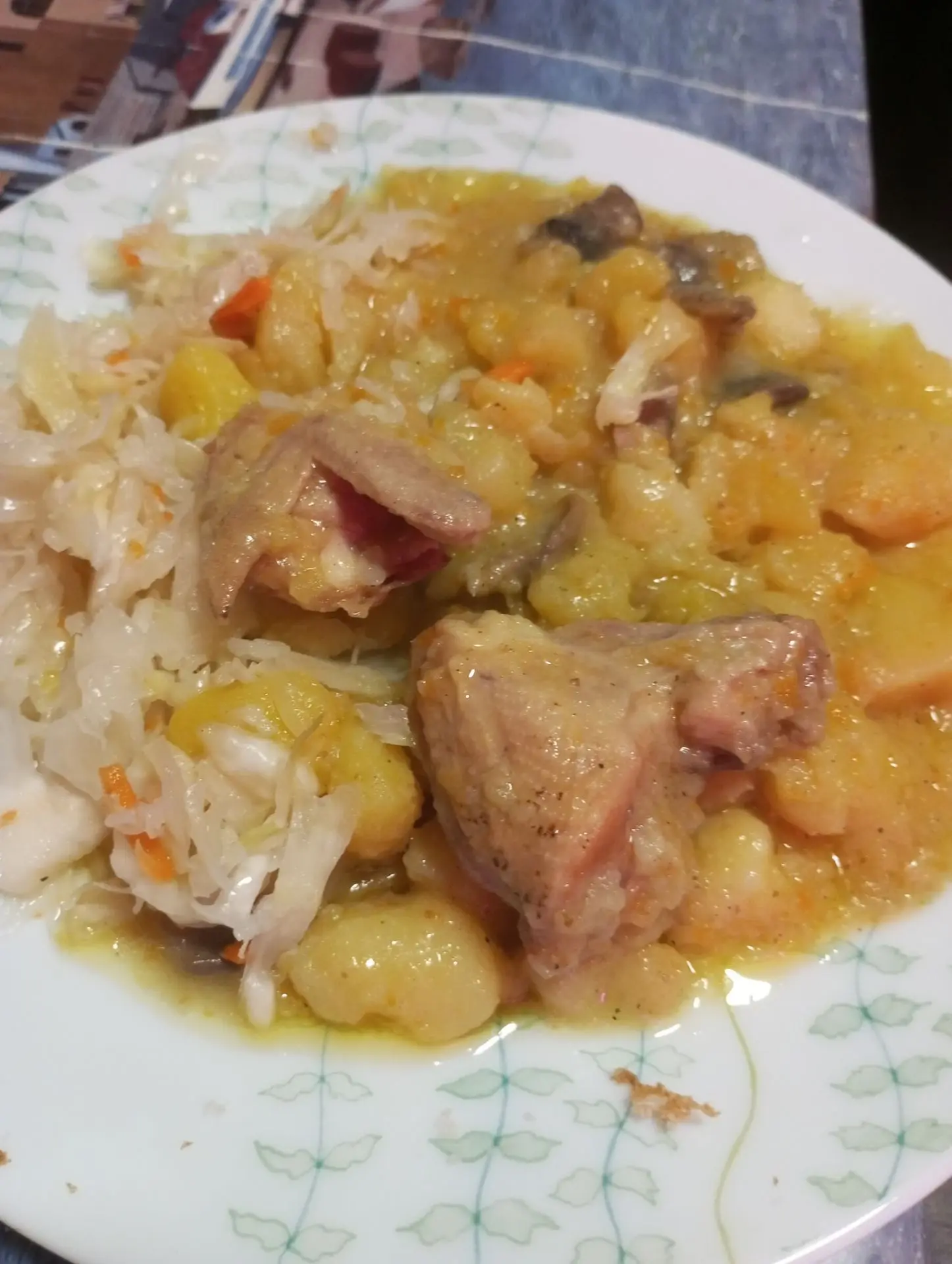 Запоздалый ужин. Картошечка с грибами, капуста, тушенная перепëлка. Вкусно и полезно ! ...