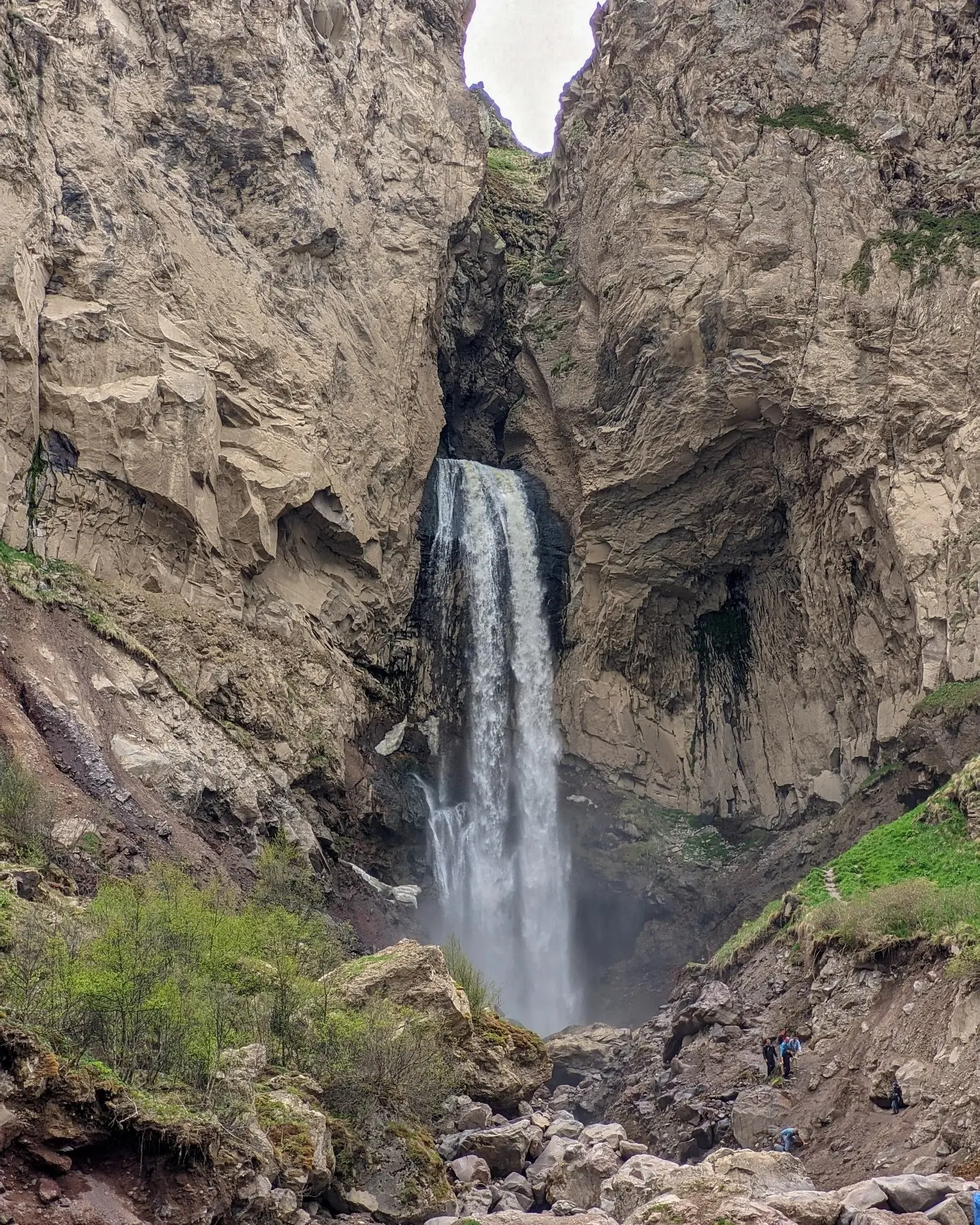 Султан — самый высокий водопад в Джилы-Су  Урочище Джилы-Су — оазис водопадов и потрясающей природы 