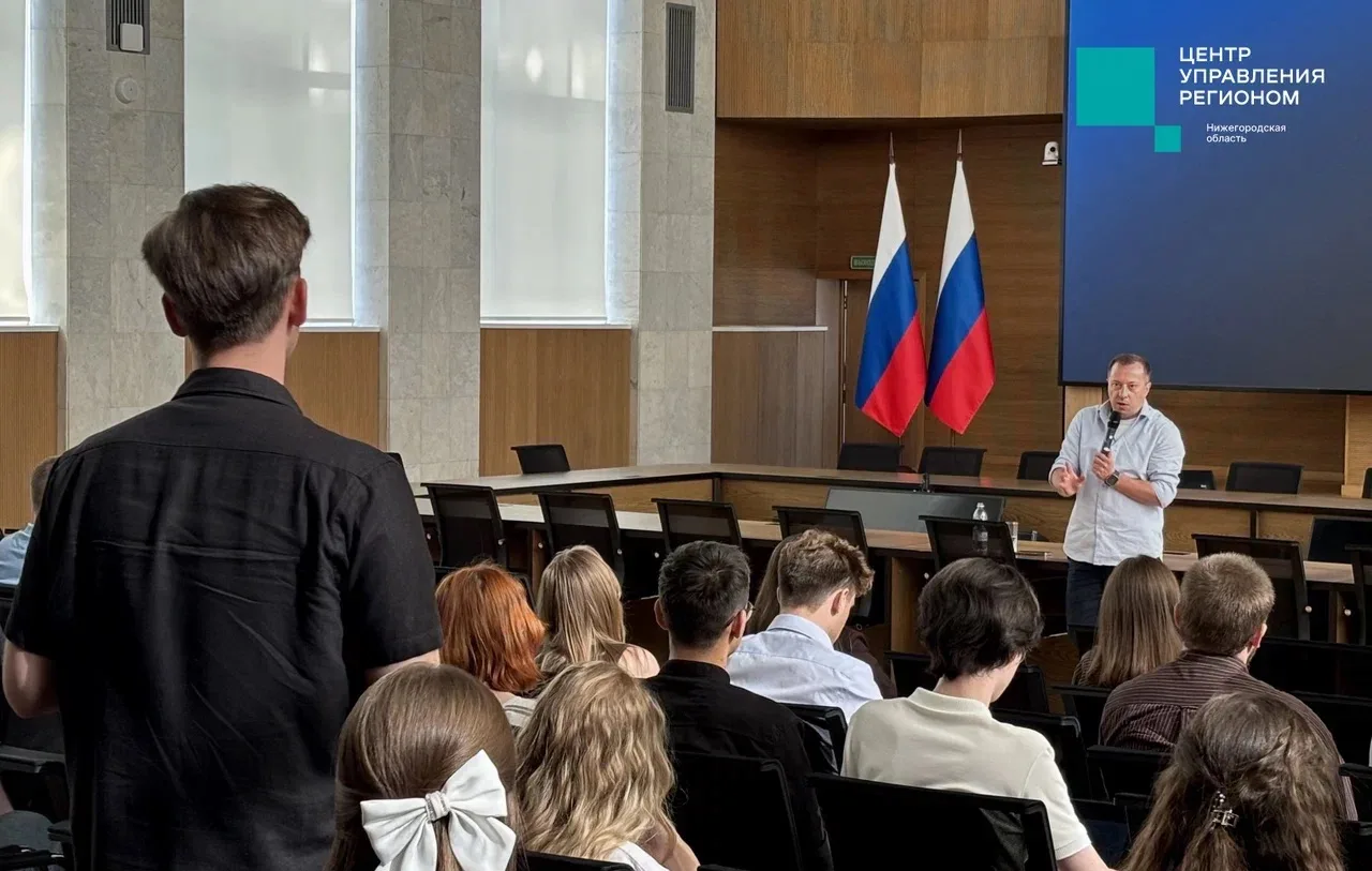 Как политикам вести соцсети: руководитель ЦУР Алексей Ушаков поделился тонкостями онлайн-коммуникаци