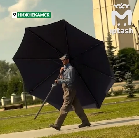 🌂 Кажется, в Нижнекамске нашли главный аксессуар этого лета 😄

Пока одни спасаются от палящего сол