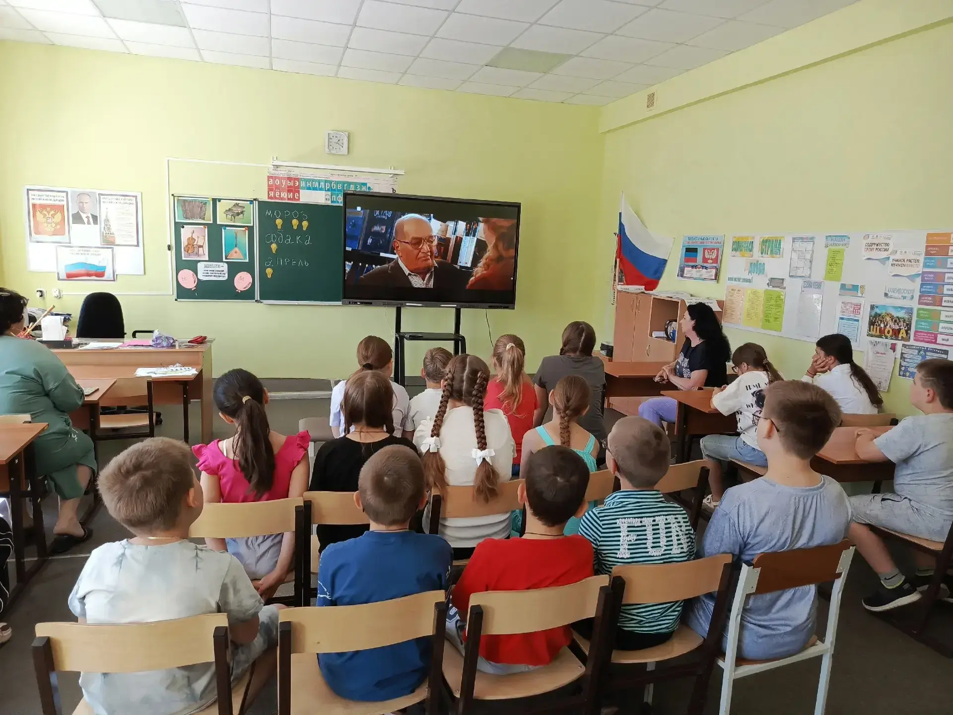 «Могу чувствовать»: урок эмоциональной грамотности 

В Докучаевской школе № 5 прошел урок эмоциональ