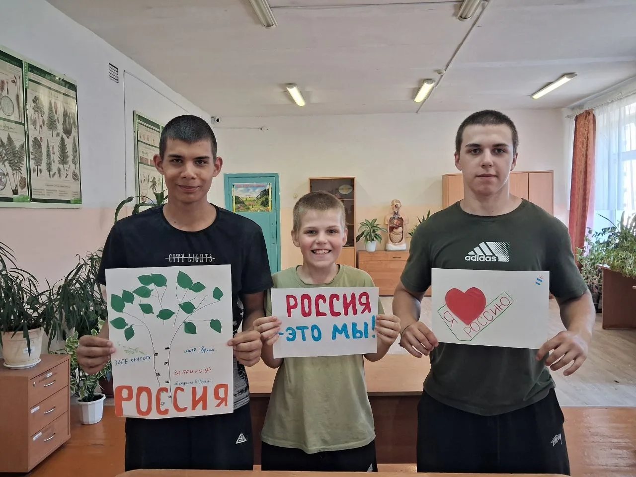 "Россия в моем сердце!", под таким название прошло мероприятие клуба юннатов "Эколëнок"🌿

🤩 Ребята