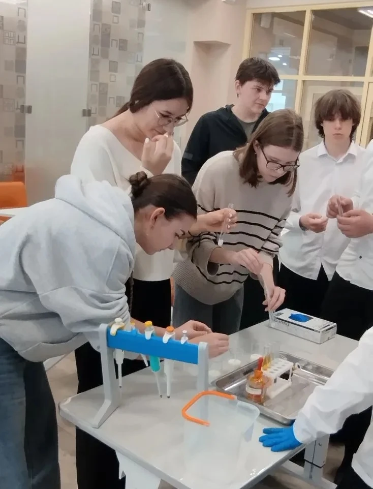 📍 ПРОФОРИЕНТАЦИЯ 📍   Учащиеся 9Е класса с классным руководителем посетили экскурсию в ЦООП (Центр оп