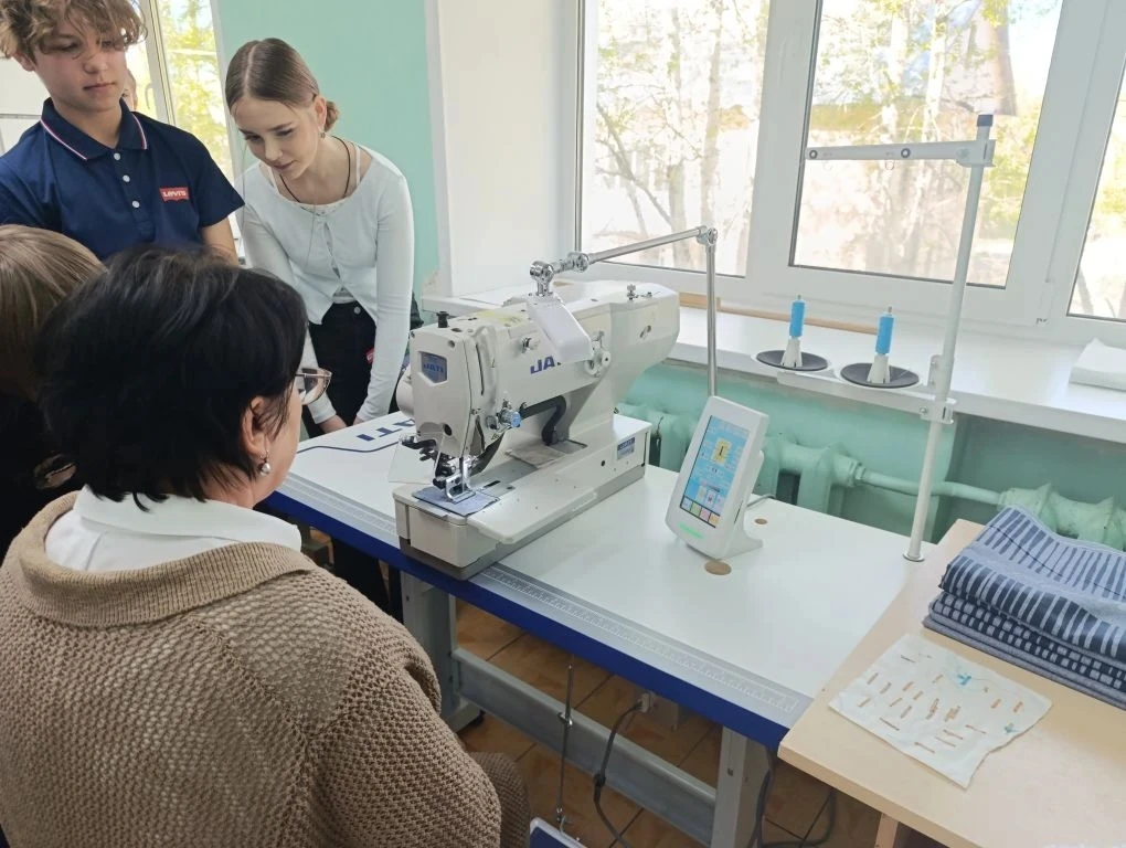Ученики 7"В" класса в рамках внеурочной деятельности по профессиональному ориентированию посетили  Б