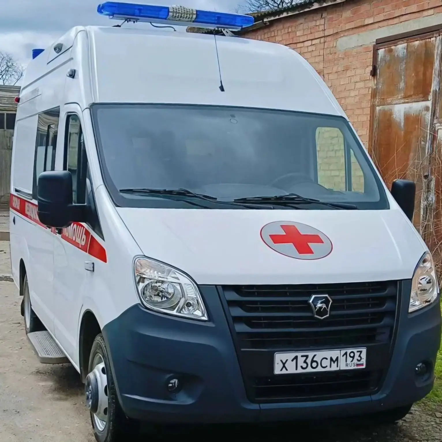 Новая «скорая» уже помогает пациентам  Автопарк Каневской ЦРБ пополнился современной машиной скорой 