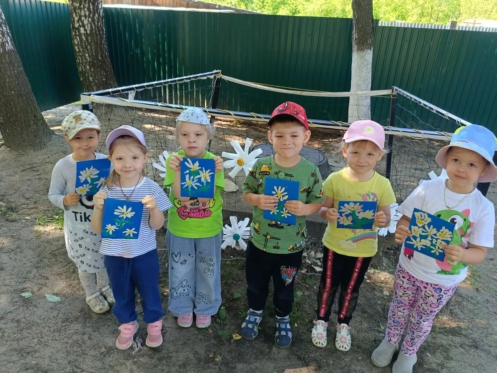 Сегодня в старшей группе мы сделали поделки из пластилина ко Дню ромашек! 🌼🌼🌼🌼🌼Реб...
