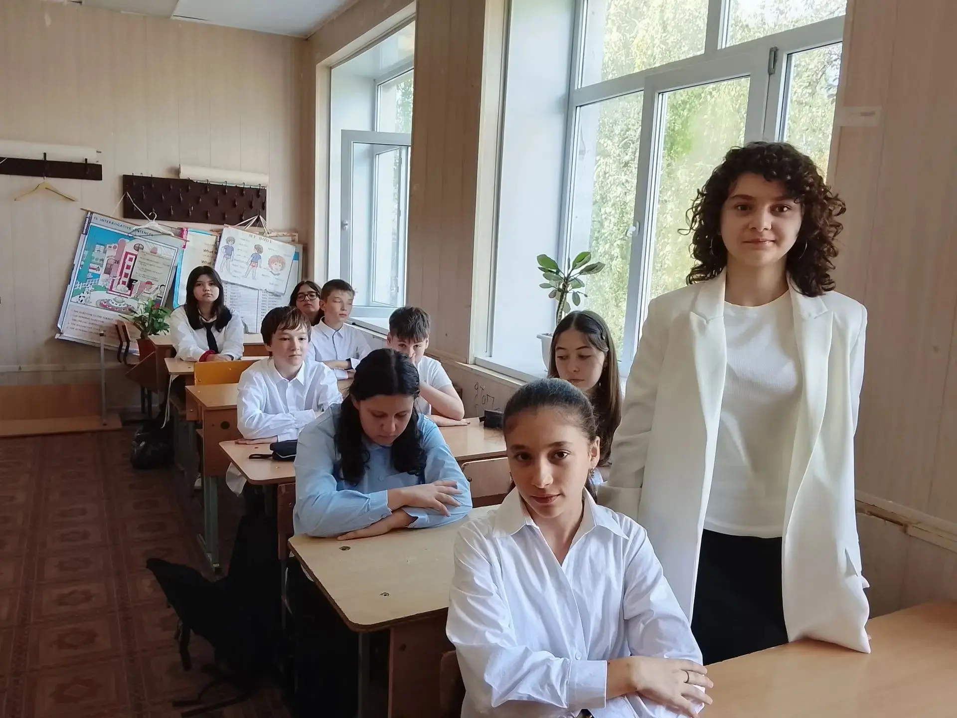 Сотрудники КЧРДБ им. С. П. Никулина отдела абонемента учащихся 5-9 классов провели Игру...