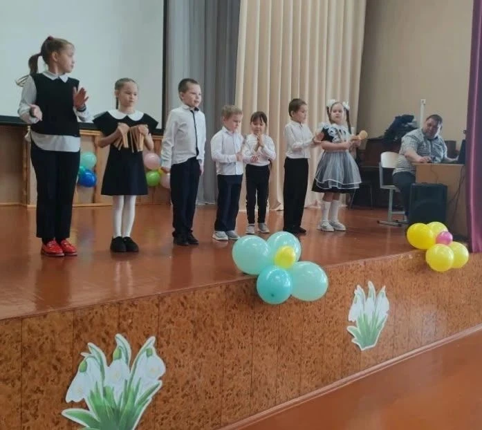 Руководитель творческого объединения "Мечтатели" Патраков А. Н. и классные руководители...