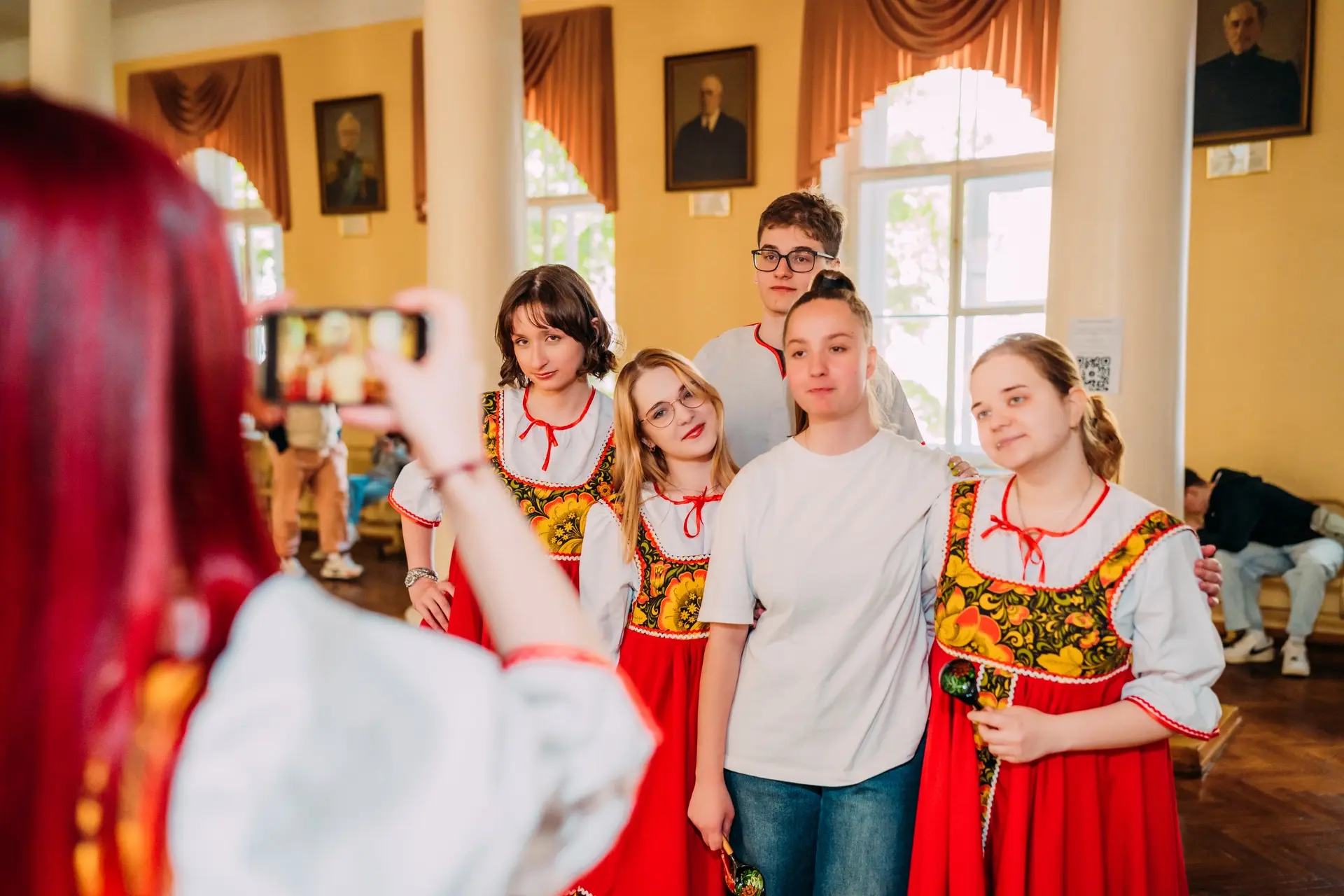 ✨ А вы тоже видели сегодня людей в русских народных костюмах в университете? А это всё неспроста, ве