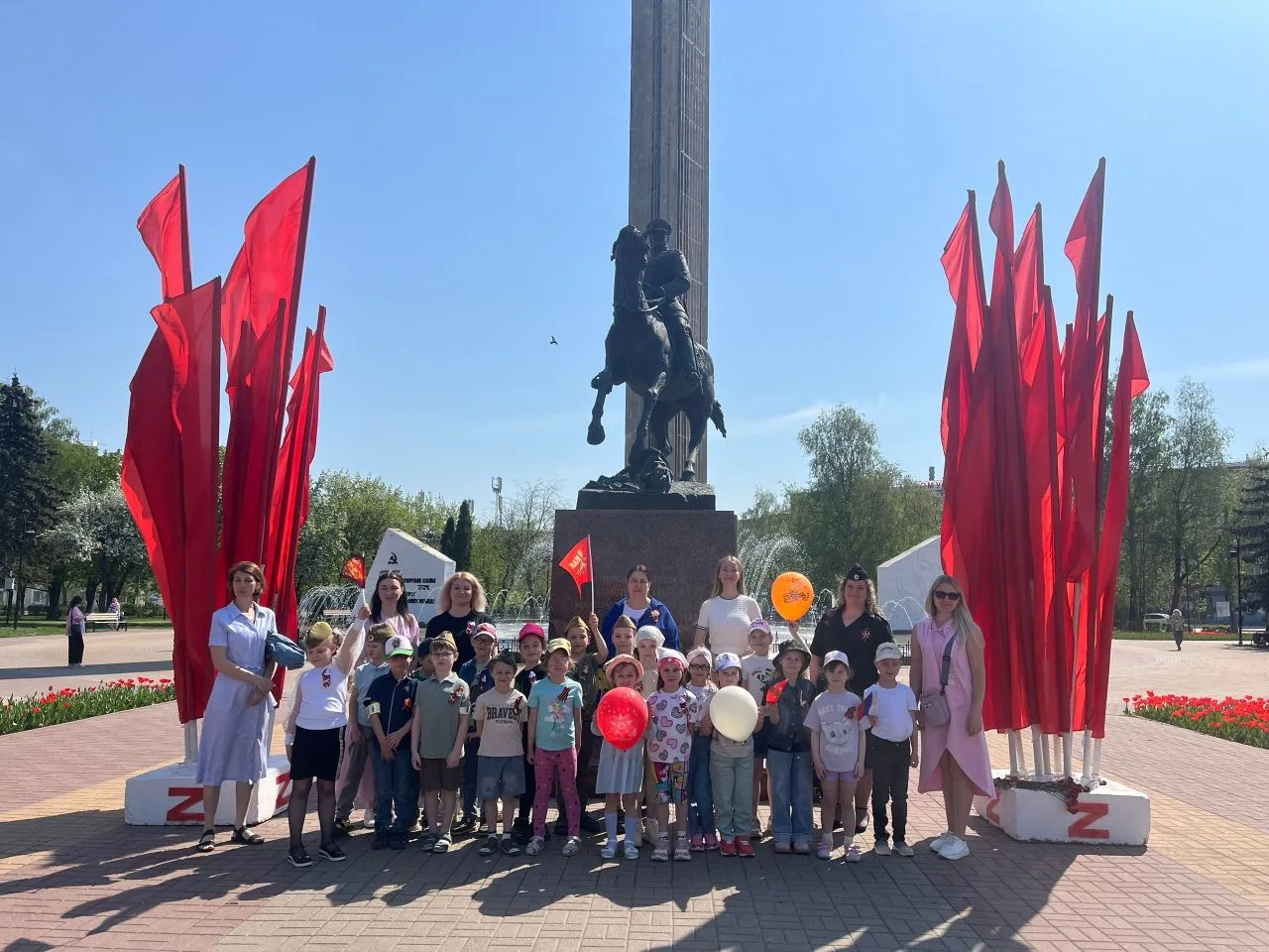 В преддверии Дня Победы, 7 мая, ребята из группы «Ягодка» приняли участие в торжественном возложении