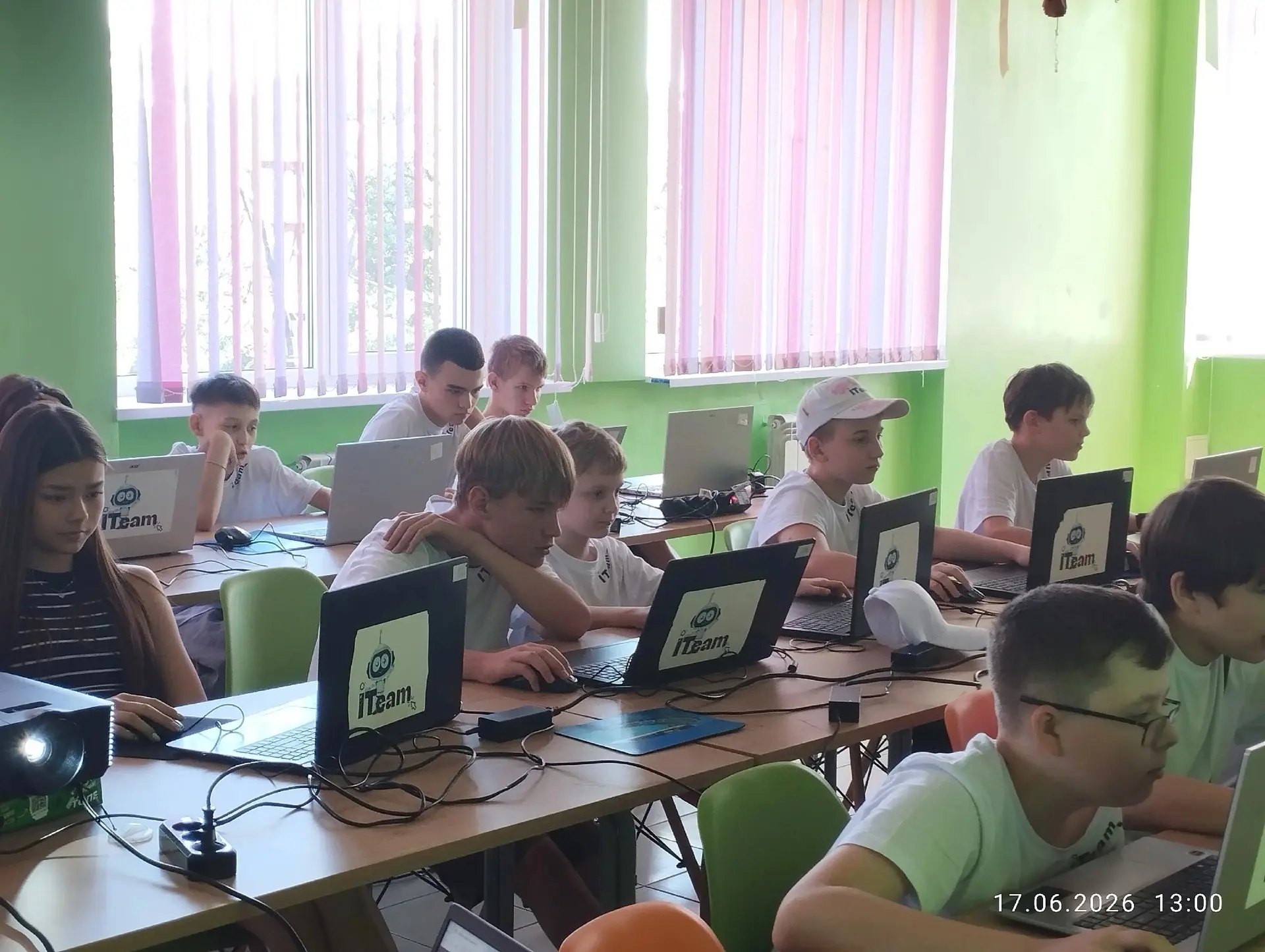 🧑‍💻👨🏻‍💻Не забываем про занятия по программированию и 3Д дизайну даже в лагере! 

#ITeam34