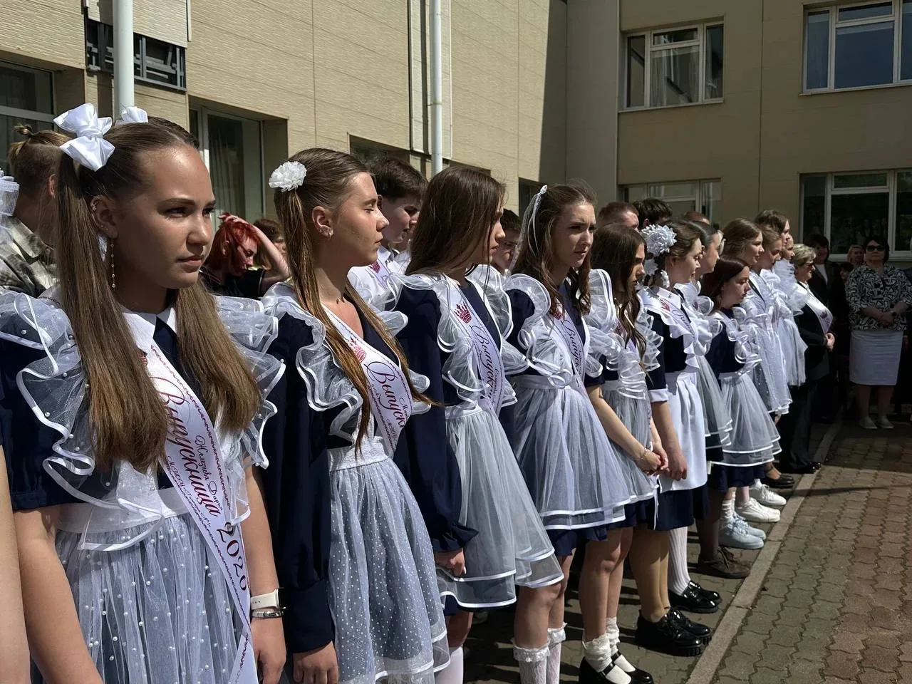 Дорогие выпускники 11 класса💥!   🛎 Вот и прозвенел последний звонок, возвестивший о завершении важно