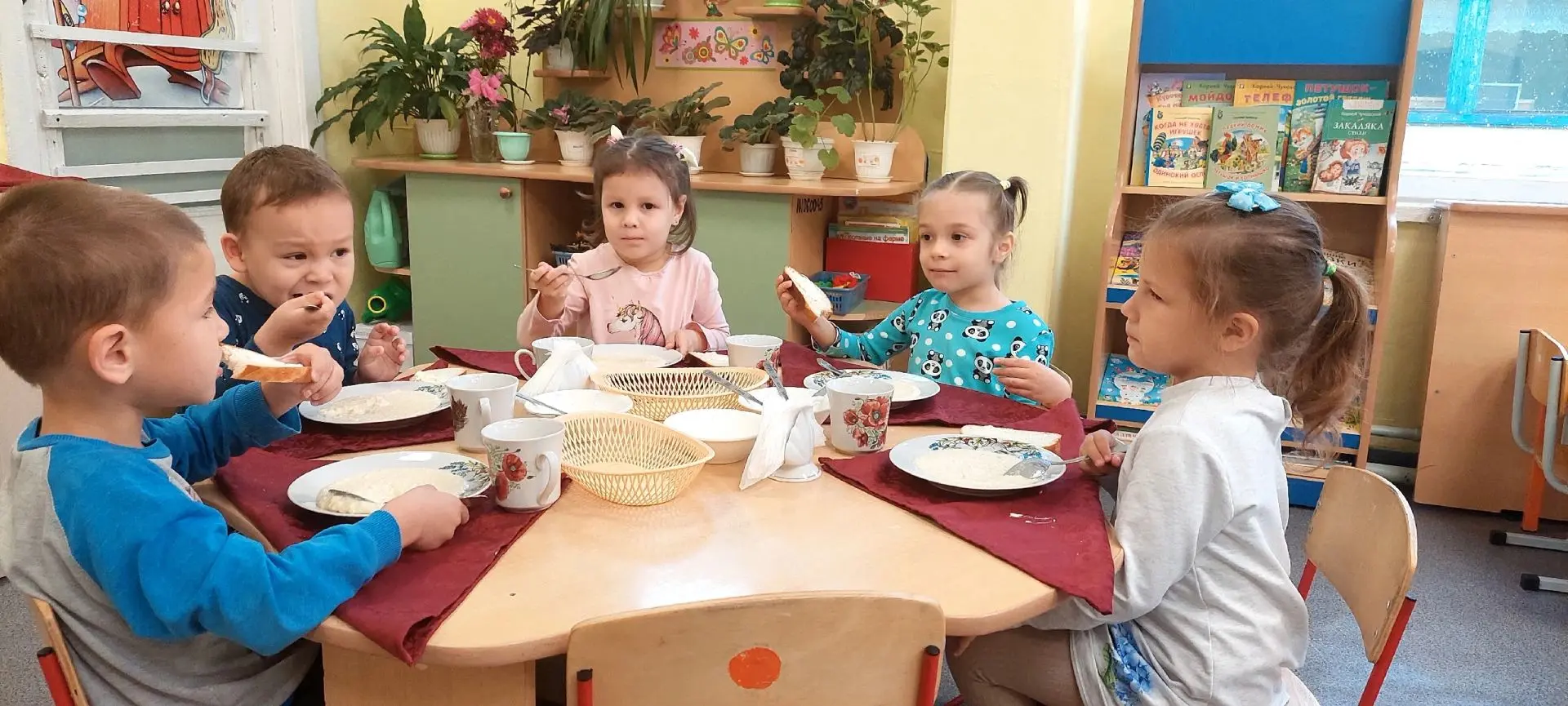 Завтрак в нашем детском саду.