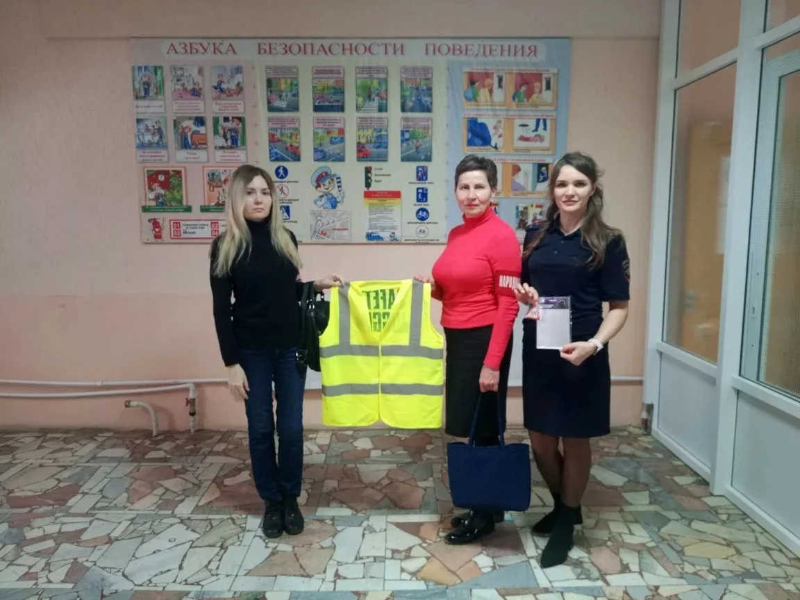 🚔🚦 Сотрудники Госавтоинспекции и Дорожный патруль напомнили обучающимся школы № 29 о ...