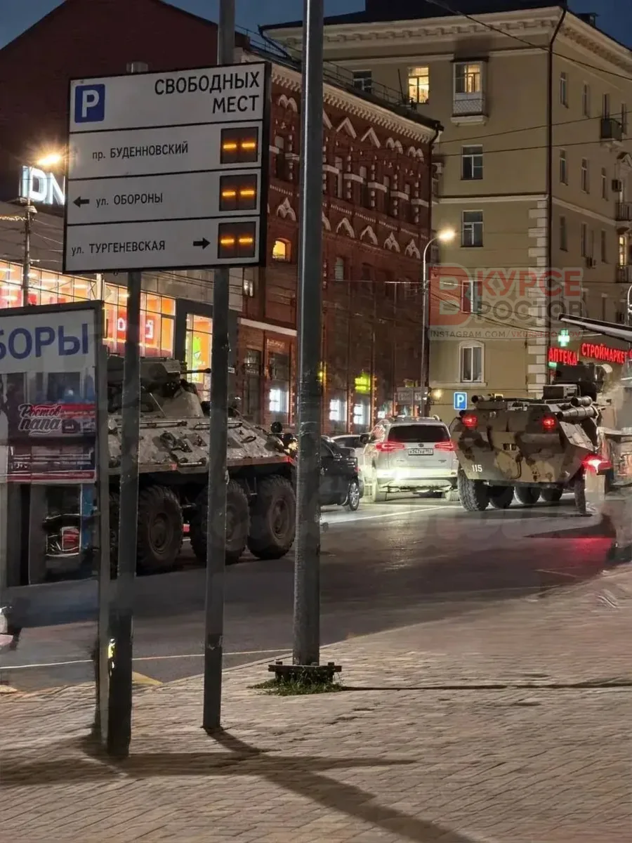 🪖 Два БТРа проехали по Будённовскому.