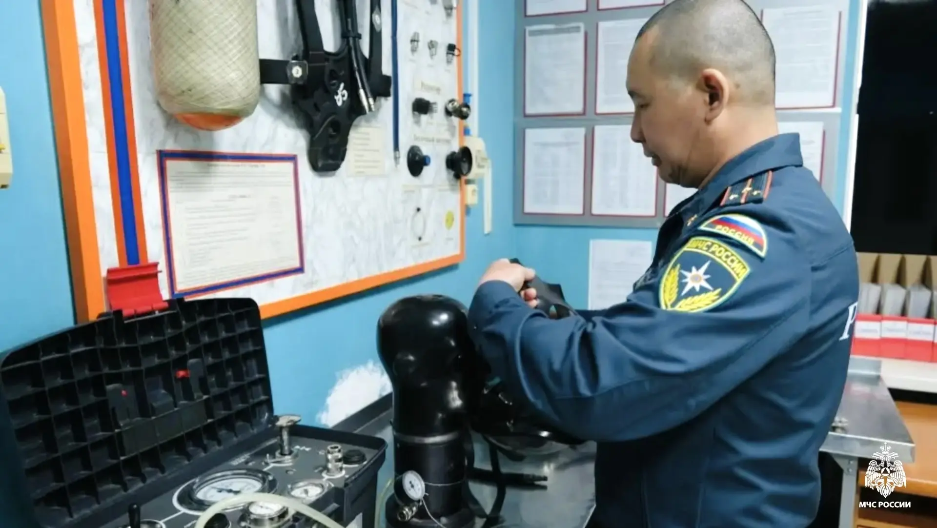 🚒 Калмыцкие огнеборцы сдали зачеты на допуск к работе в СИЗОД  ✅ Организация работы газодымозащитной