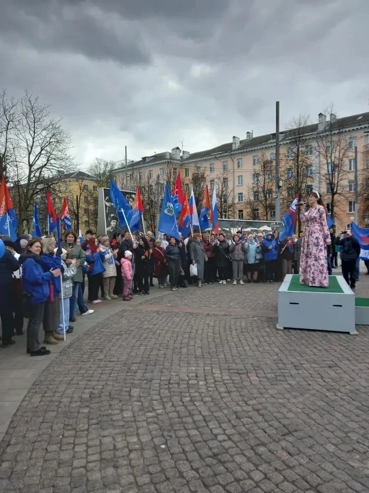 #ПрофсоюзОК6 1 мая в парке Мира,у Стеллы трудовой доблести состоялся митинг,посвящённый празднику Ми