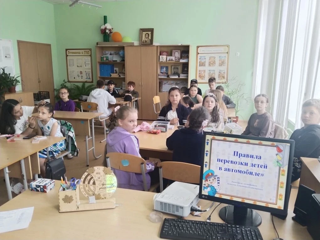 В отряде «Непоседы» на минутке безопасности по теме «Пассажирское кресло» повторили пра...