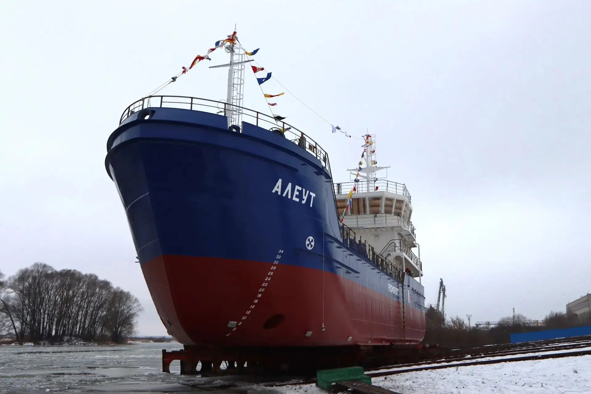 🚤Третье экологическое судно проекта RST38 – сборщик льяльных вод «Алеут» – спущен на воду. Судно сег