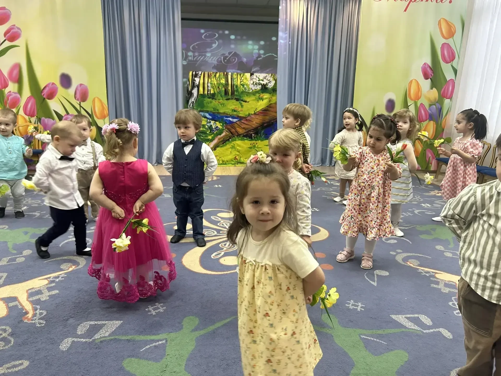🌷Весенний букет для самых любимых 🥰  В дошкольном отделении ШИК 16 прошли праздничные утренники, пос