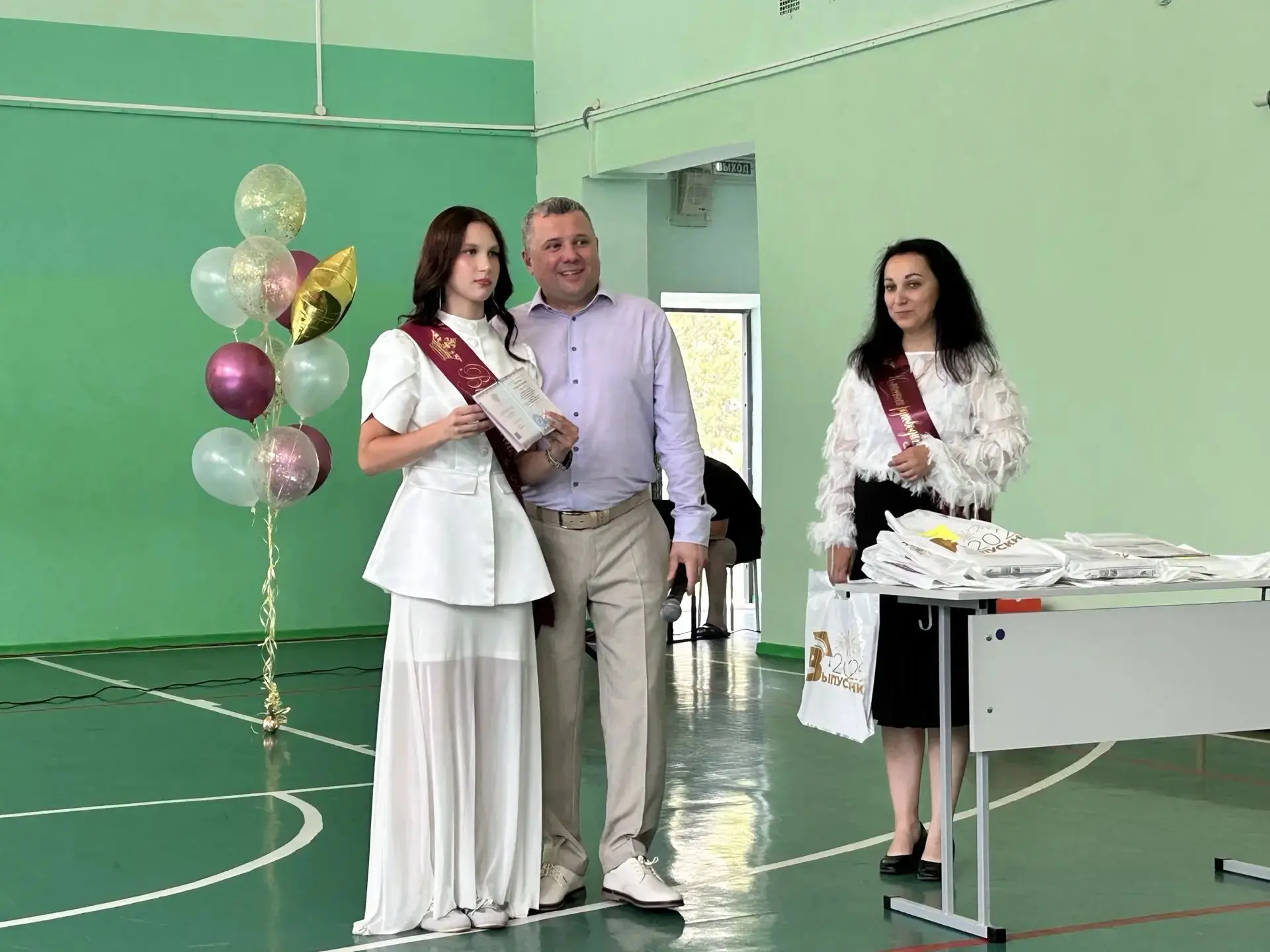 В МБОУ «СОШ № 88 имени А.Бородина и А.Кочева» состоялся праздник вручения аттестатов об основном общ
