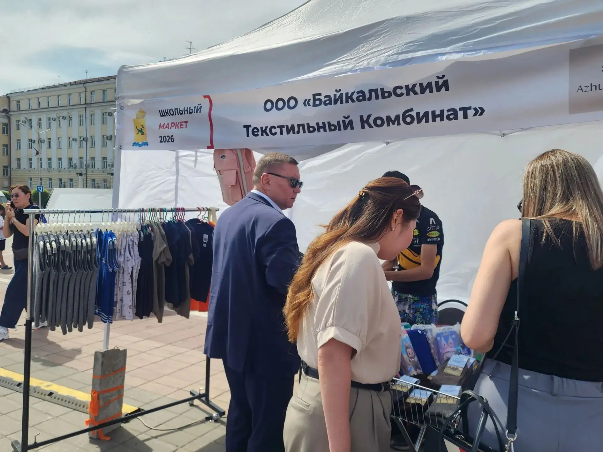 Сегодня посетил школьную ярмарку на площади Советов — отличная возможность подготовитьс...