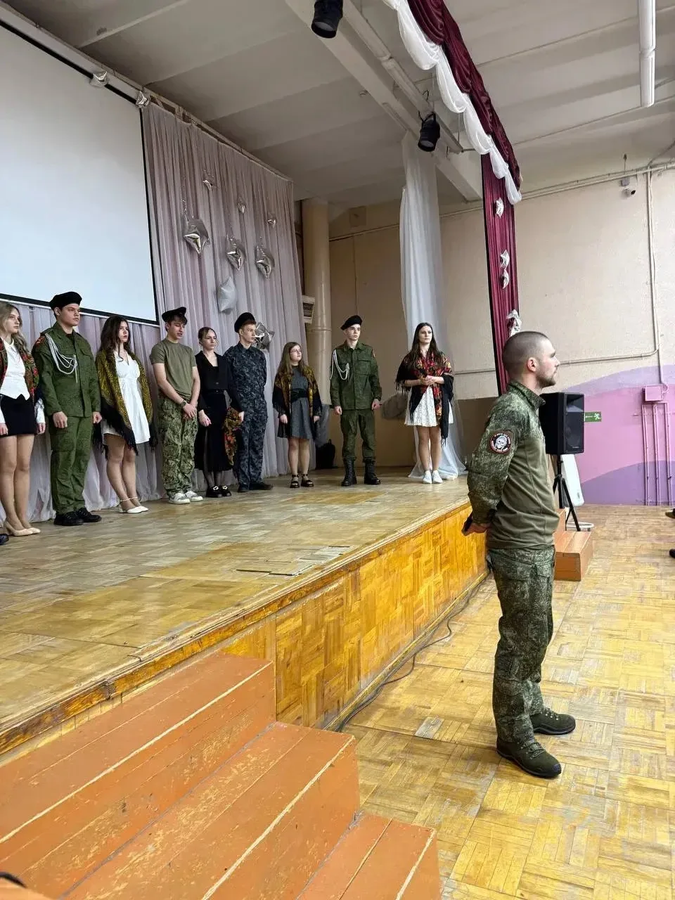 «Времён связующая нить»: в память о тех, кто защищал Родину! 🇷🇺 🎭 🎤 20 февраля в нашей школе прошло 