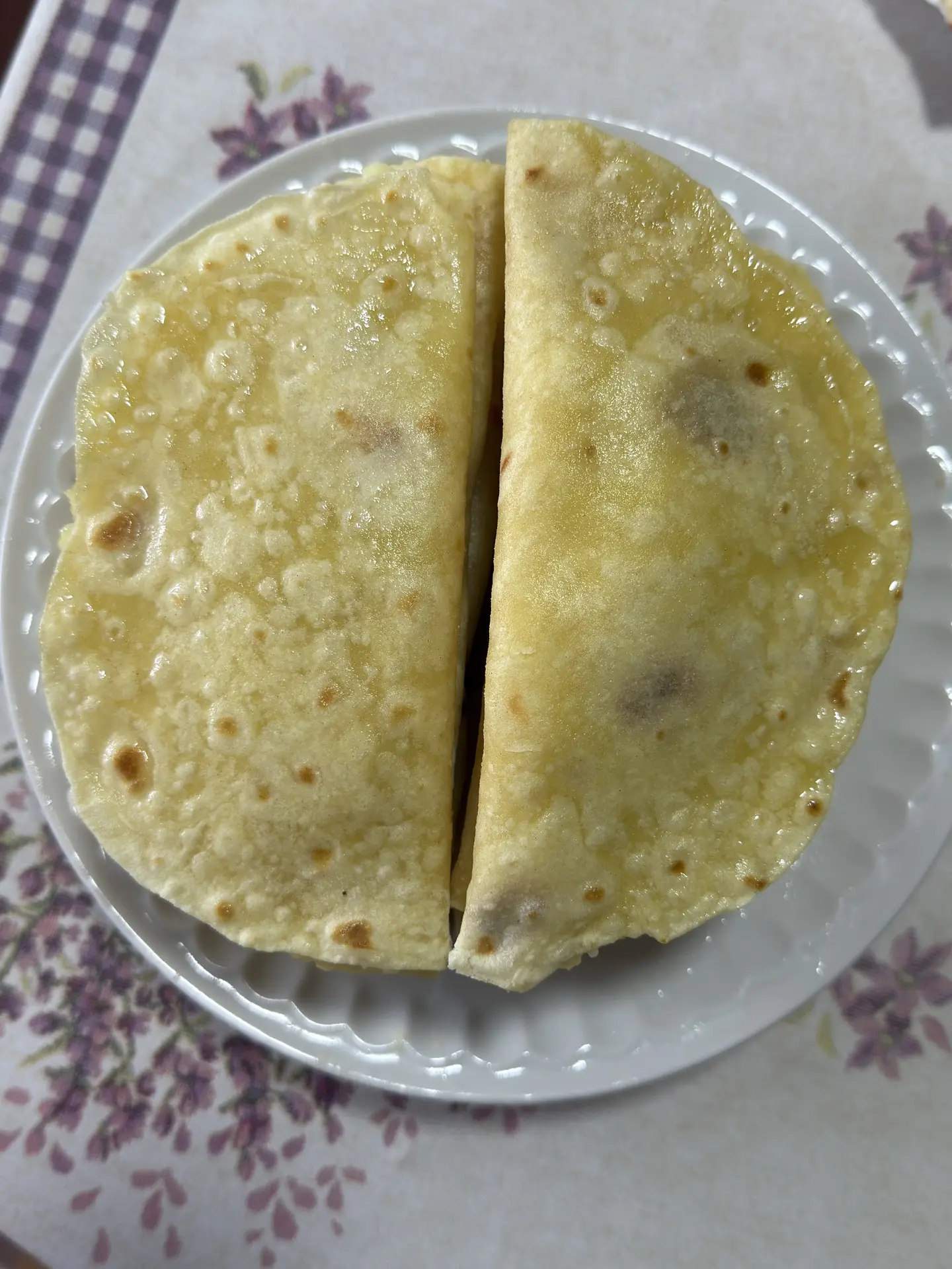Әни безне озатканда, апаларны каршы алганда сыйларга дип кыстыбый пешерде. Тәмлүшкә😍

Кыстыбыйны ва