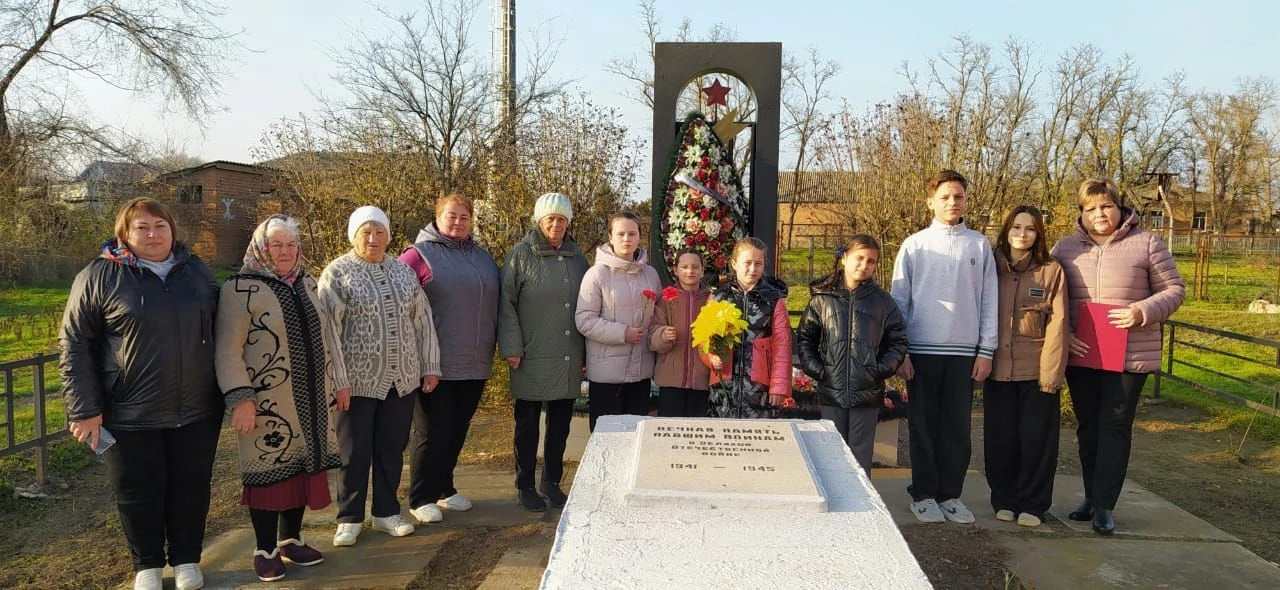 В селе Иваново-Шамшево прошло торжественное мероприятие, посвященное Дню Неизвестного С...