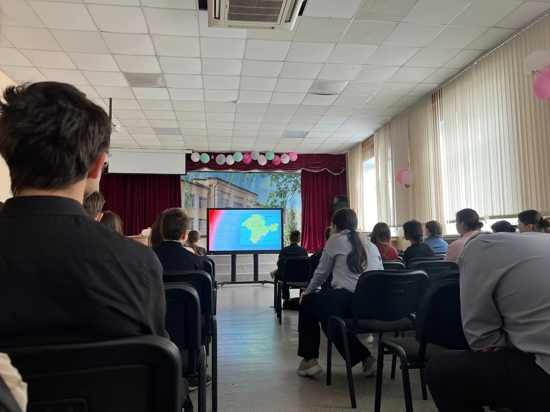 В этом году наша страна празднует 12 годовщину важного события новейшей истории – воссоединения полу