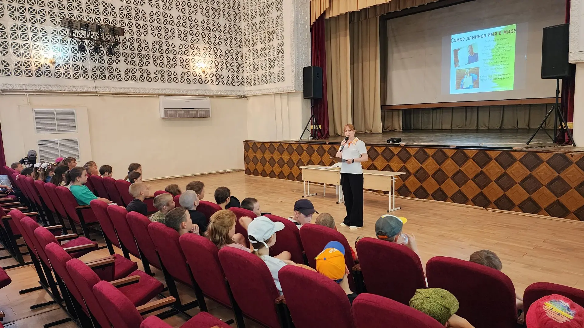 08.06.2026 в МКУК "Мингрельский КДЦ" прошло мероприятие под названием "Гиннесс-шоу"
Каждый участник 