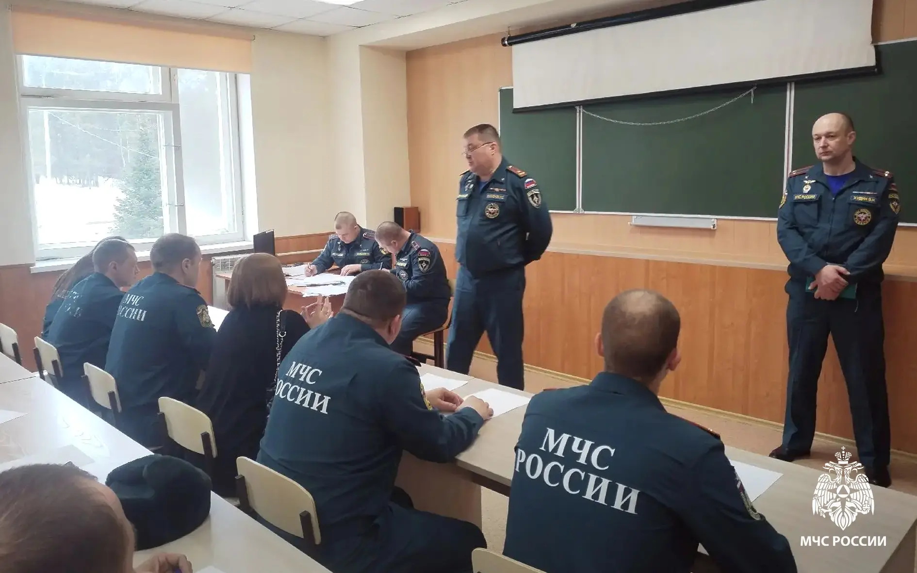 👨‍🚒Сотрудники МЧС России сдают зачеты по электробезопасности  🎫В соответствии с законодательством РФ
