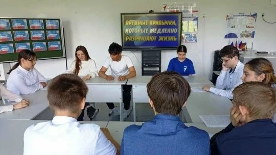 💥❗В рамках акций "Твой выбор" и "Чистое поколение" в МКОУ "Центральская СОШ" прошёл круглый стол "М
