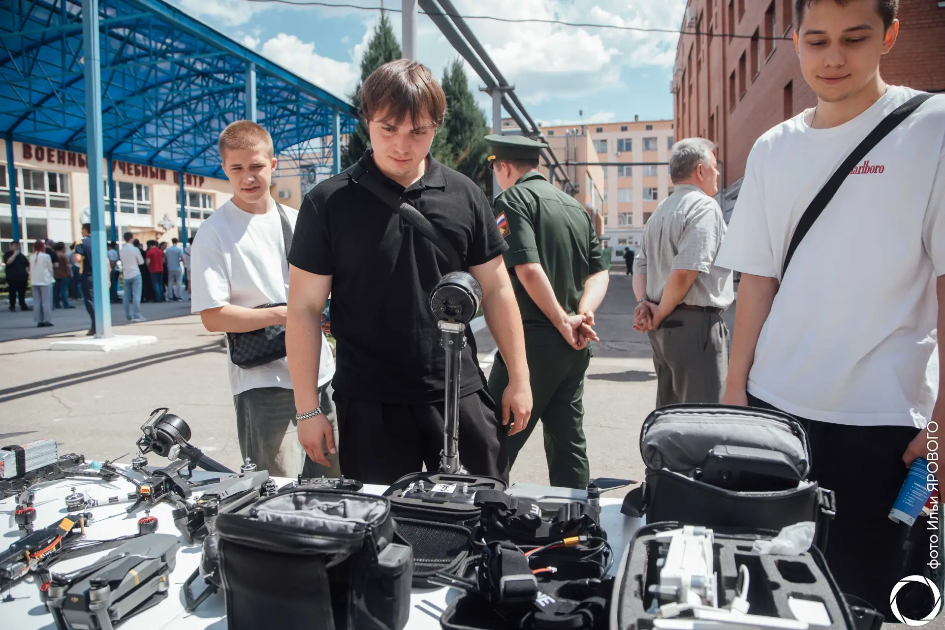 В День России открыли Региональный центр беспилотных авиационных систем 🇷🇺

Он начал работу на баз