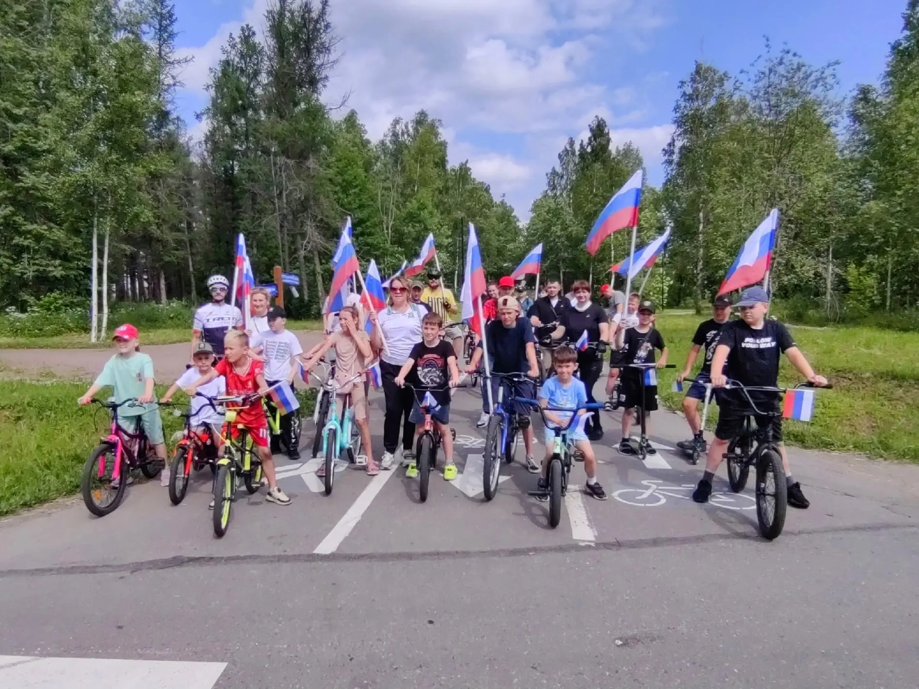 🎉🚴‍♂ 12 июня в городском парке Тосно состоялся захватывающий велопробег, посвящённый Дню города То