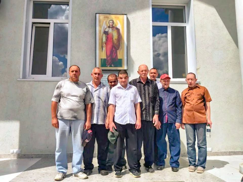 ⛪ В храме Михаила Архангела: тишина, свечи и надежда для благополучателей Суровикинског...