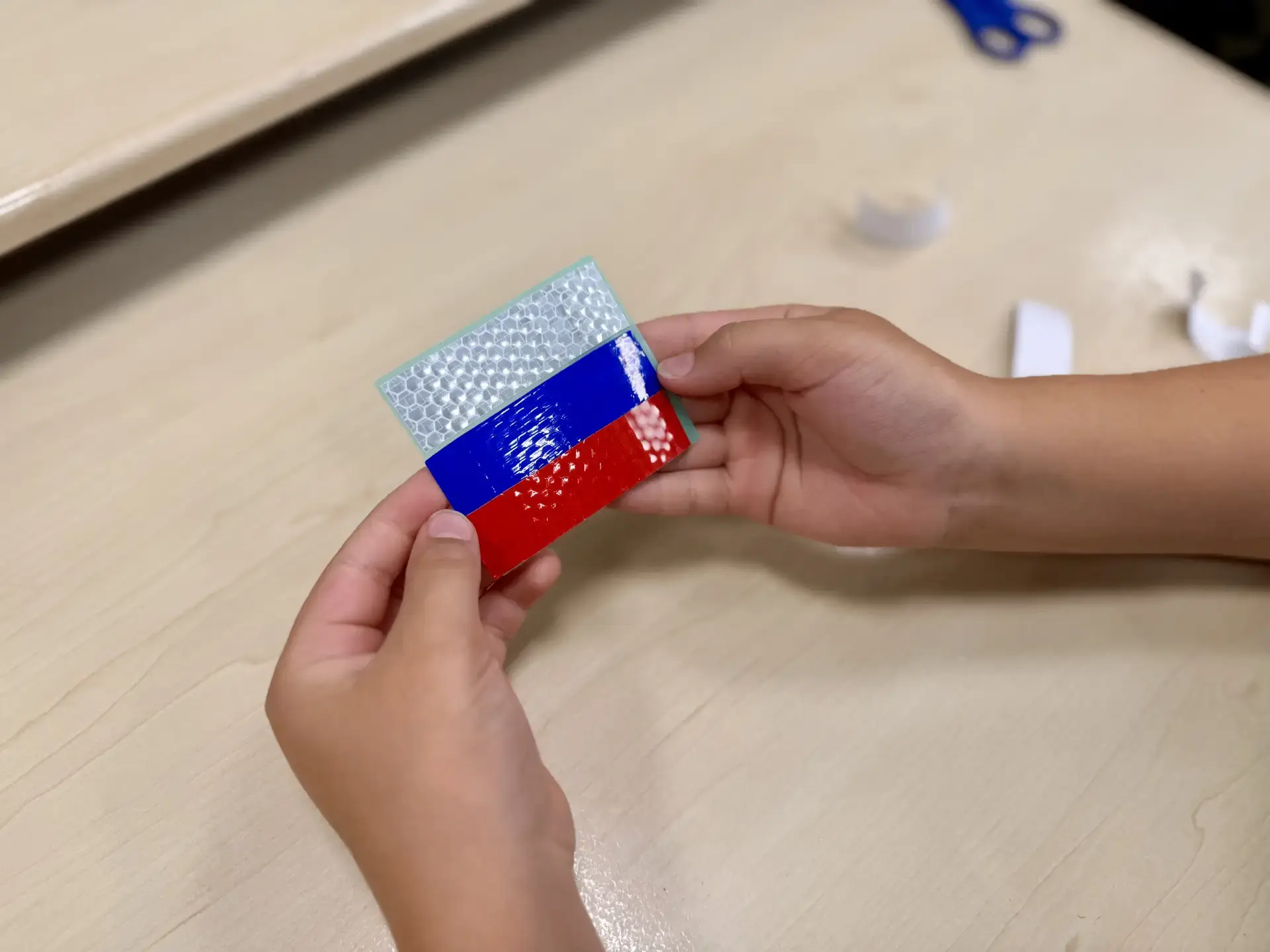 Светоотражающие брелоки в стиле триколор 🇷🇺✨