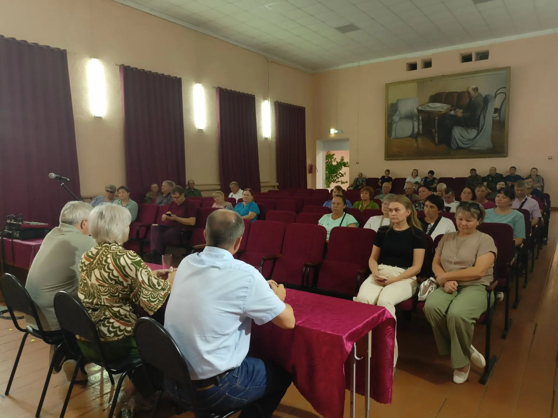 Глава Белозерского муниципального округа Наталья Богданова совместно с депутатами Курга...