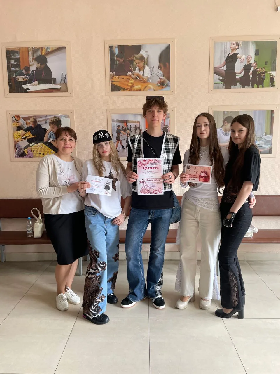 Наши десятиклассники покоряют подиум! ✨