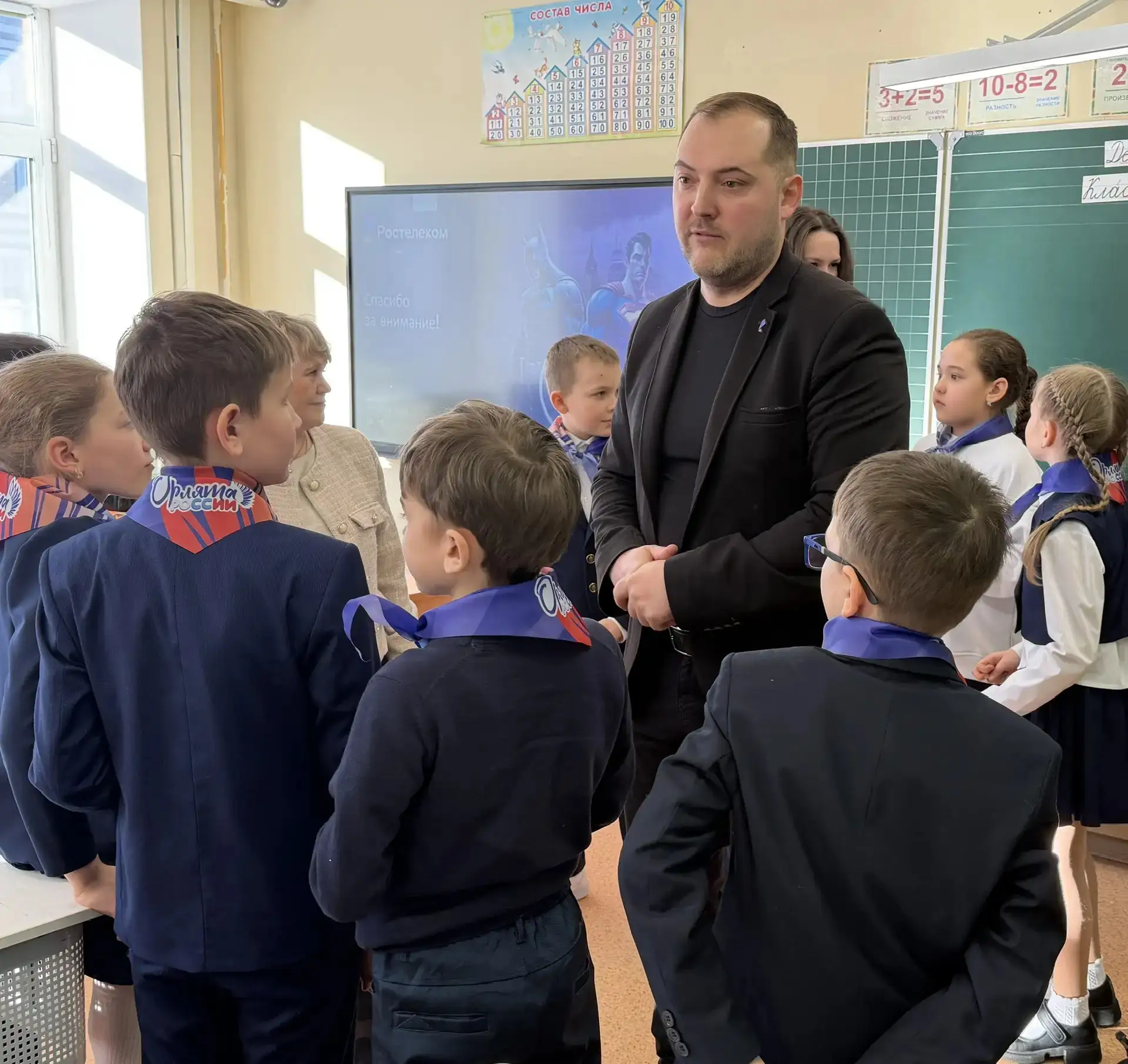 Кибербезопасность: супергерои в интернете!  Праздник знаний и безопасности в сети прошел для младших