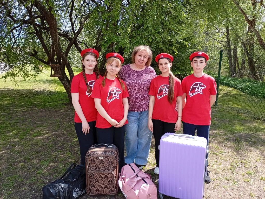 Сегодня команда юнармейцев  в составе Щербаковой Варвары, Абдуллаева Замира, Петропавло...