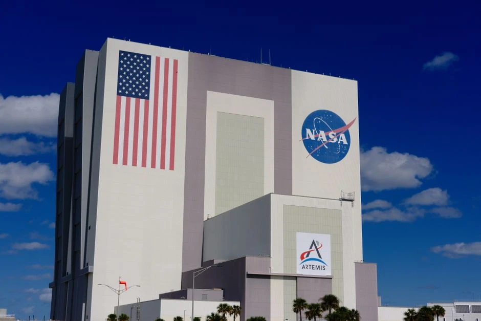 Лунная гонка 2.0: почему NASA опять берет паузу?