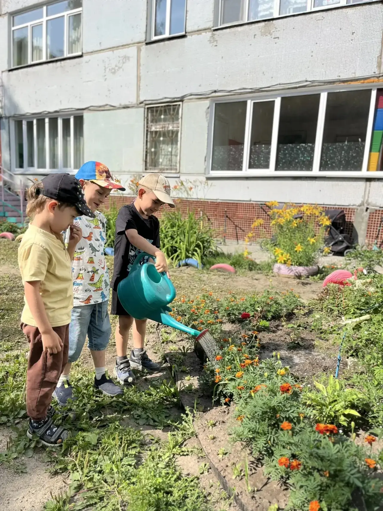 Дорогие родители, здравствуйте! 👋 Вот и пролетела рабочая неделя — сегодня пятница! 🎈 От всей души