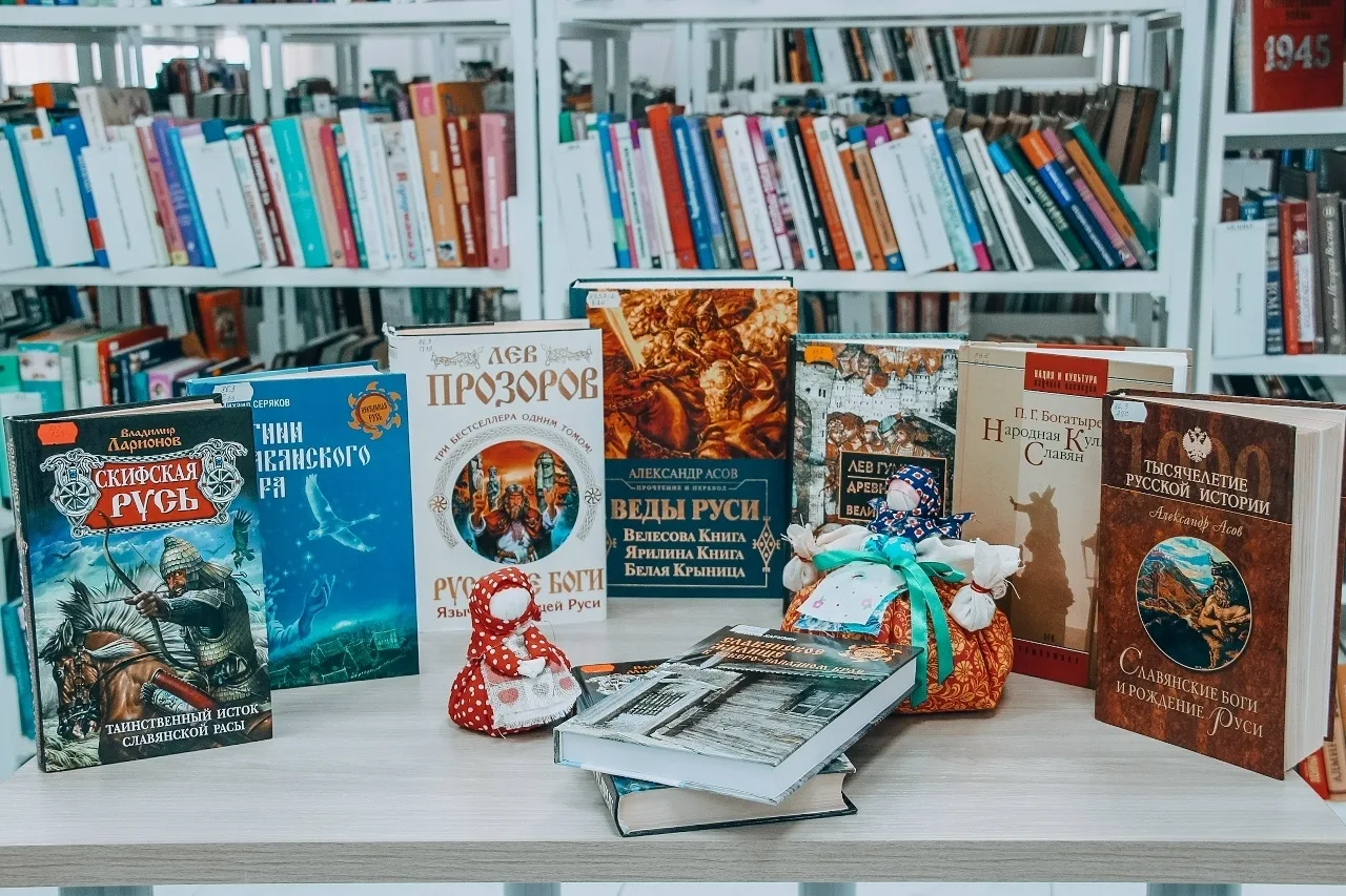 В ДЕНЬ РОССИИ ВСПОМИНАЕМ О КОРНЯХ🇷🇺
Книжный сервис "Литрес" зафиксировал рост спроса на нон-фикшн-