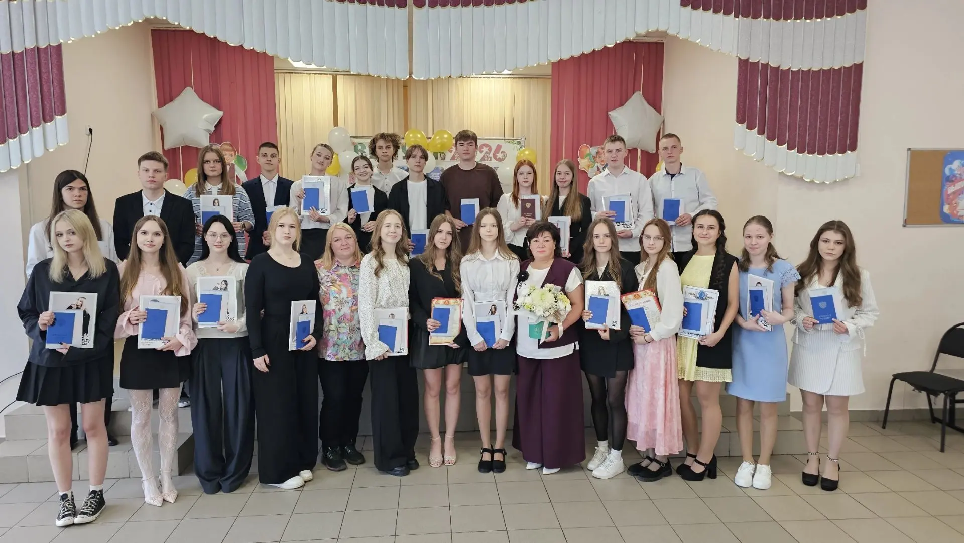🎓 С Днём молодёжи и с получением аттестатов! 🎓

Дорогие друзья! Сегодня, 27 июня, вся страна отмеч