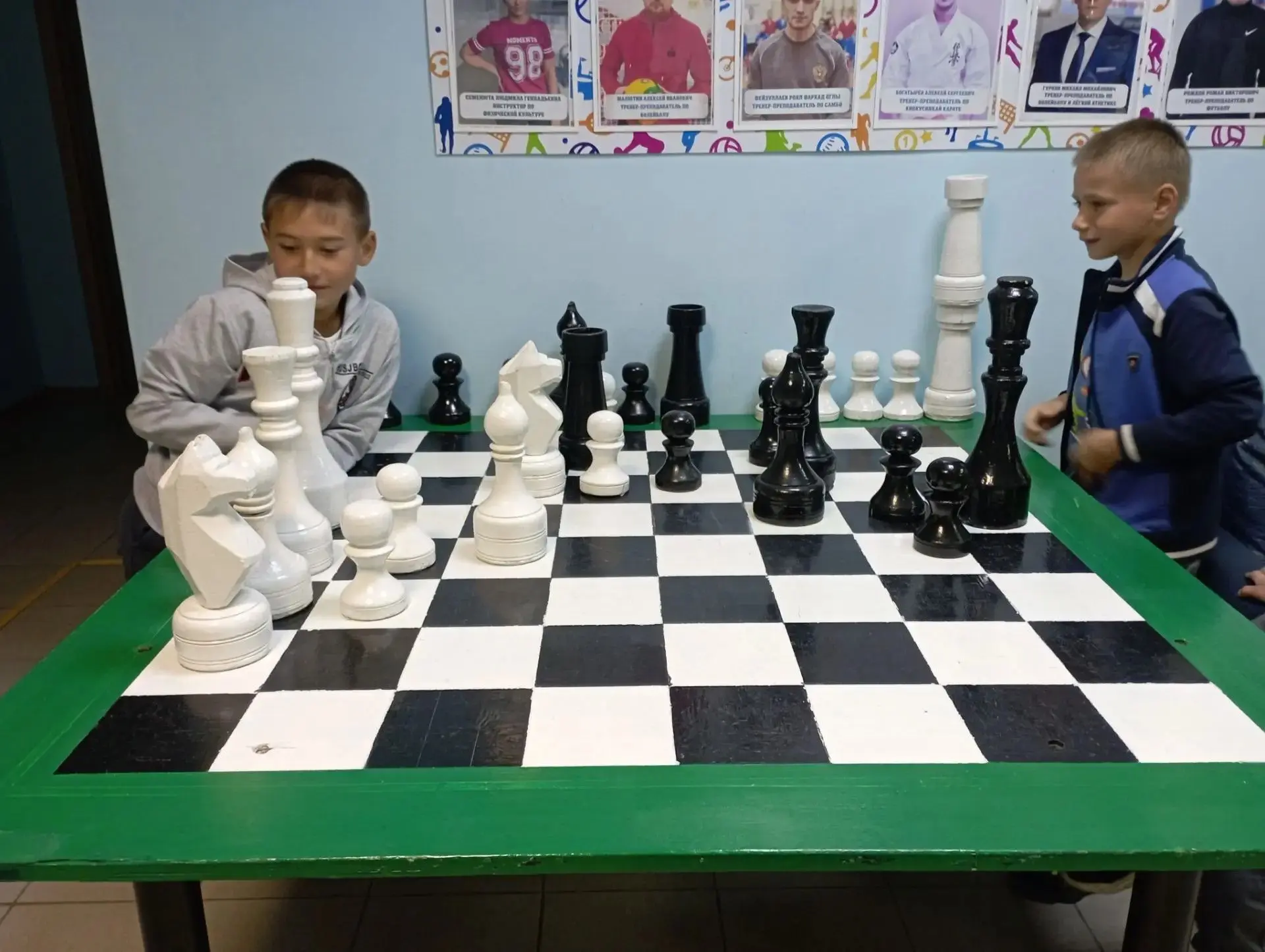 ♟️ Шахматные страсти в лагере «Единство»! 🔥14‑й день: Дмитрий Сергеев против Андрея Иванова — напря