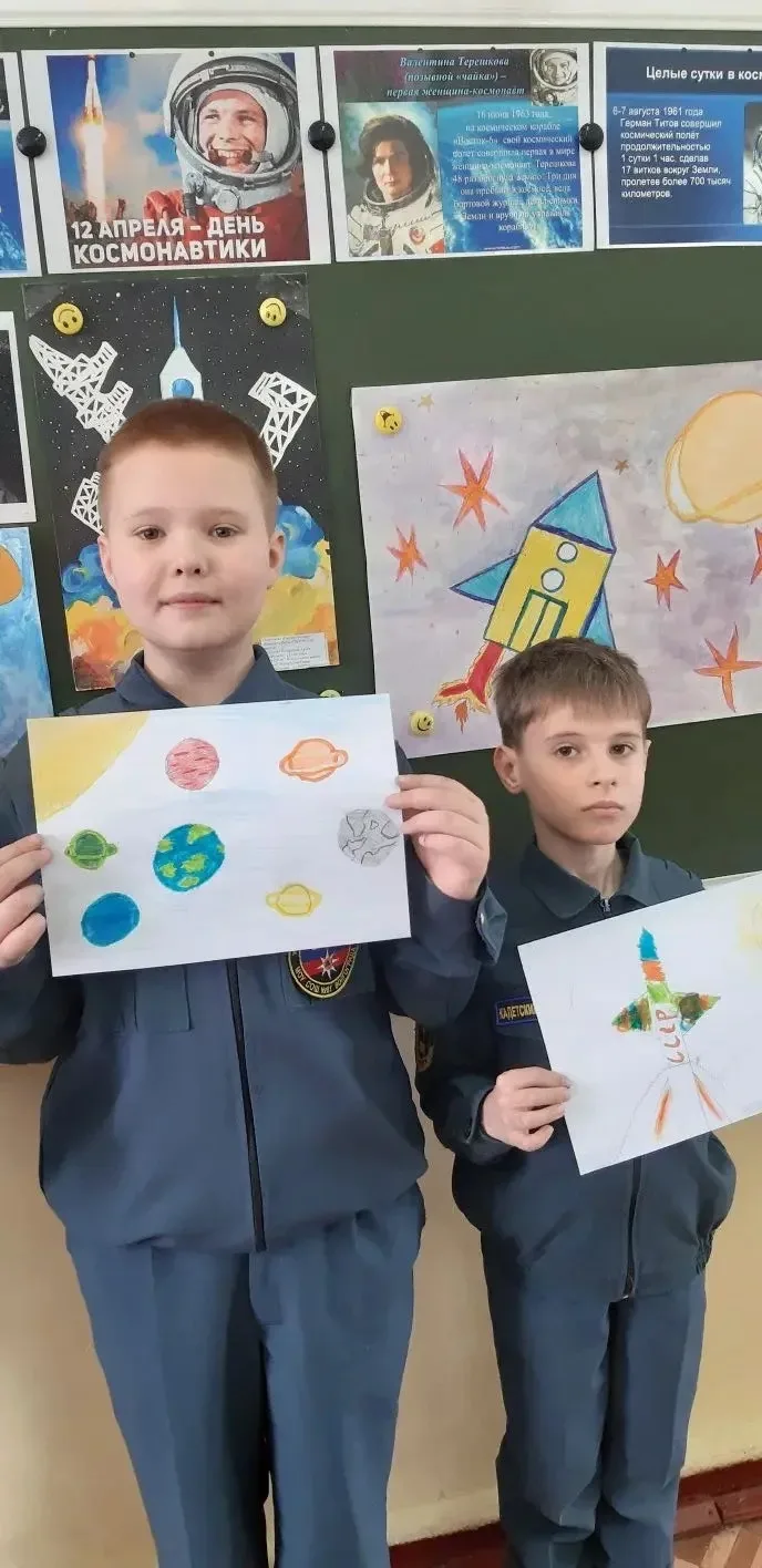 🚀 По космическим просторам с #МОУСШ81!  12 апреля — День космонавтики, и наши юные ученики начальной