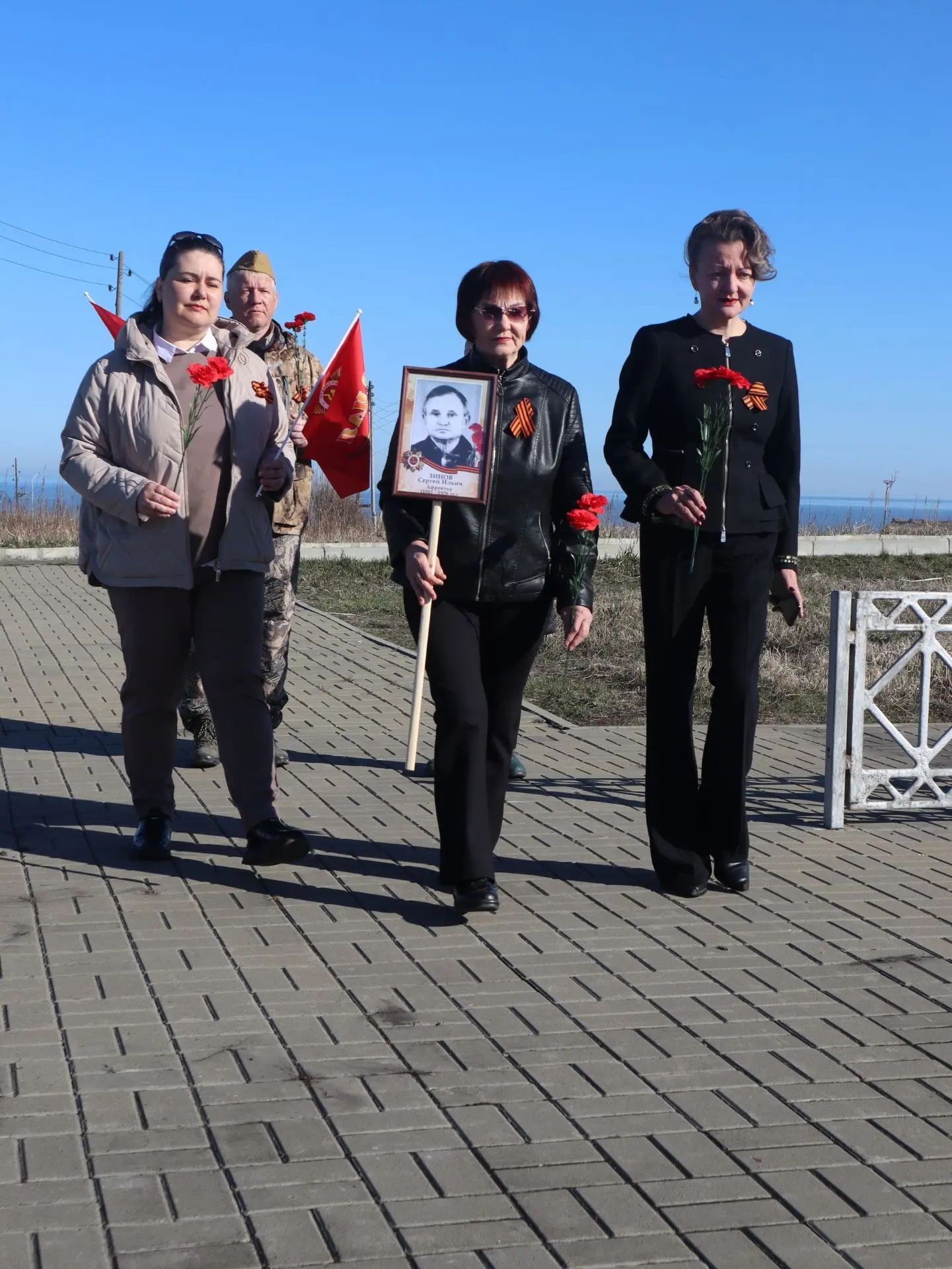 В день великого праздника Победы сотрудники Углегорского краеведческого музея провели А...