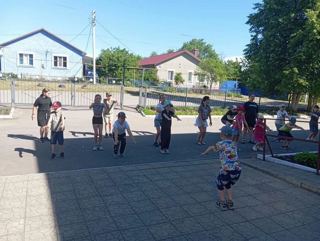 🎉 День России в пришкольном лагере «Теремок»! 🇷🇺

Сегодня в нашем лагере «Теремок» прошли яркие и