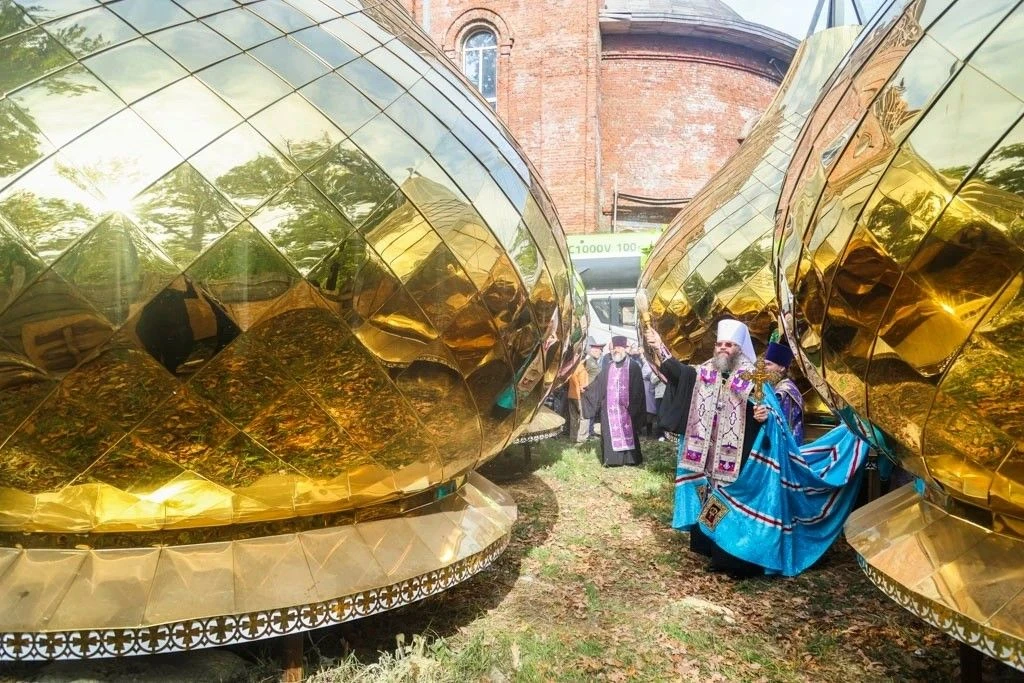 🙏 В Котовске освятили кресты и купола строящегося храма Рождества Христова